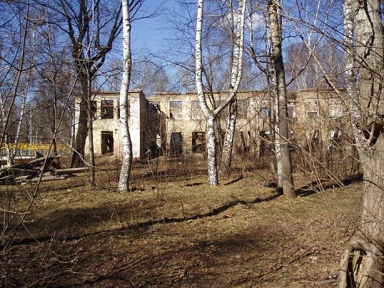 024-Разрушенный барак, 1 апреля 2007 года